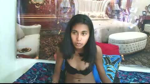 Snapshot of indianpeachglow chatting on 07/11/26, 11:35 Zoe online show from 07/11/26, 11:35