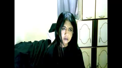 Snapshot of indianpleasures21 chatting on 06/04/26, 10:21 indianpleasures21 online show from 06/04/26, 10:21