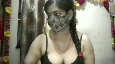 Snapshot of indiansexyqueen chatting on 12/17/25, 10:05 indiansexyqueen online show from 12/17/25, 10:05