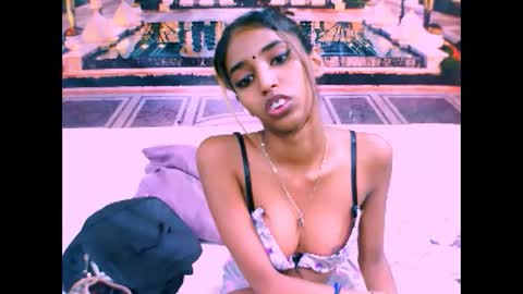 indiansexyslender4u2luv online show from 02/12/25, 12:44