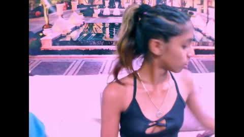 indiansexyslender4u2luv online show from 02/19/25, 06:00