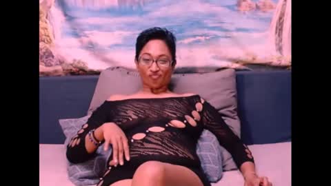 Snapshot of indianspicy69 chatting on 12/18/24, 12:10 Shreya online show from 12/18/24, 12:10