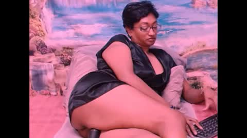 Snapshot of indianspicy69 chatting on 01/14/25, 11:48 Shreya online show from 01/14/25, 11:48