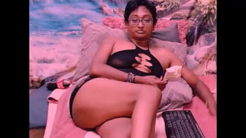 Snapshot of indianspicy69 chatting on 02/01/25, 08:47 Shreya online show from 02/01/25, 08:47