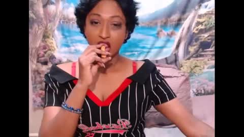 Snapshot of indianspicy69 chatting on 02/28/25, 07:14 Shreya online show from 02/28/25, 07:14