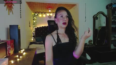 Snapshot of indigo_sativa chatting on 10/30/25, 01:18 Indigo Wild online show from 10/30/25, 01:18