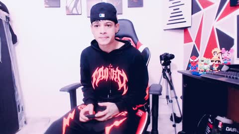 Snapshot of indomitablebeast chatting on 01/18/25, 01:08 matias online show from 01/18/25, 01:08