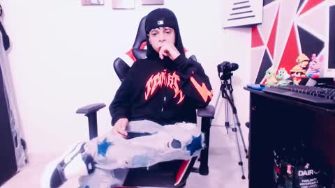 Snapshot of indomitablebeast chatting on 02/14/25, 05:19 matias online show from 02/14/25, 05:19