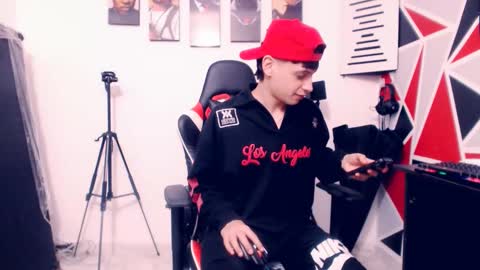 Snapshot of indomitablebeast chatting on 11/20/25, 12:11 matias online show from 11/20/25, 12:11