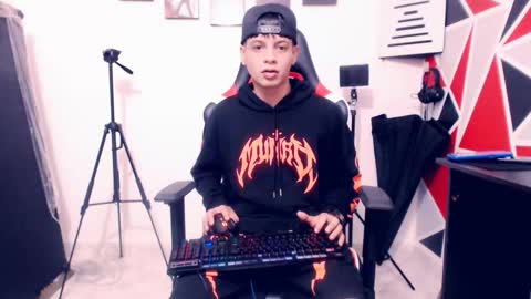 Snapshot of indomitablebeast chatting on 11/20/25, 07:13 matias online show from 11/20/25, 07:13