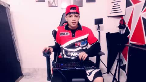 Snapshot of indomitablebeast chatting on 11/21/25, 10:08 matias online show from 11/21/25, 10:08