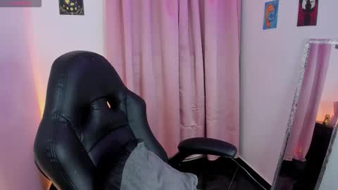 Snapshot of indra_cam chatting on 11/16/25, 02:50 Diana online show from 11/16/25, 02:50