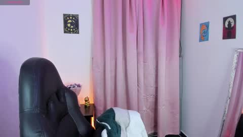 Snapshot of indra_cam chatting on 12/16/25, 04:50 Diana online show from 12/16/25, 04:50