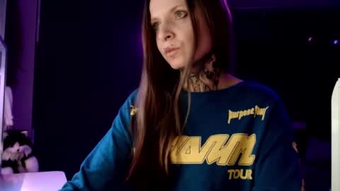 Snapshot of inesdesire chatting on 01/27/25, 10:16 InesDesire online show from 01/27/25, 10:16