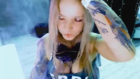 Snapshot of inesdesire chatting on 10/01/25, 07:25 InesDesire online show from 10/01/25, 07:25