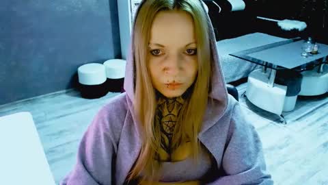 Snapshot of inesdesire chatting on 10/17/25, 08:55 InesDesire online show from 10/17/25, 08:55