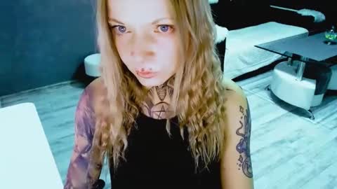 Snapshot of inesdesire chatting on 10/30/25, 08:27 InesDesire online show from 10/30/25, 08:27