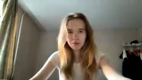 Snapshot of inespacheco chatting on 05/19/26, 01:17 Sofia online show from 05/19/26, 01:17