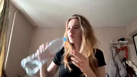 Snapshot of inespacheco chatting on 06/15/26, 03:03 Sofia online show from 06/15/26, 03:03