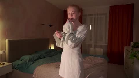 Snapshot of infinitysoul_ chatting on 12/14/24, 06:30 Alexa..  Inst     Fansly infinitysoul  online show from 12/14/24, 06:30