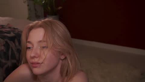 Snapshot of infinitysoul_ chatting on 12/17/24, 02:01 Alexa..  Inst     Fansly infinitysoul  online show from 12/17/24, 02:01