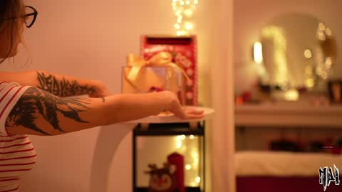 MAL ---  online show from 12/05/25, 01:36