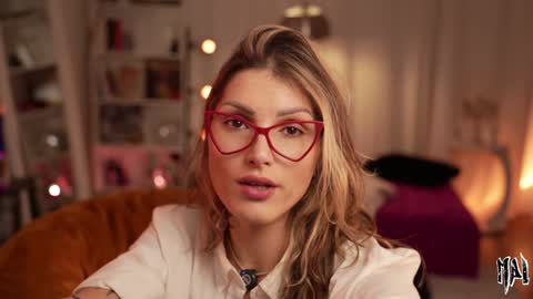 Snapshot of informal_ chatting on 02/25/26, 11:36 MAL --- online show from 02/25/26, 11:36