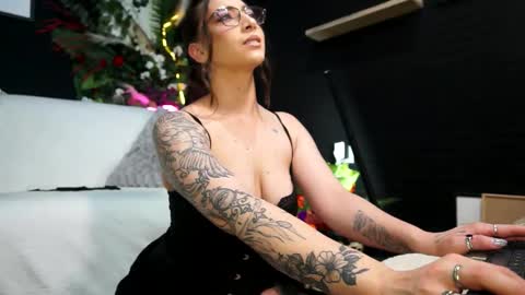 Snapshot of ingadn chatting on 10/27/25, 08:18 IngAdn online show from 10/27/25, 08:18