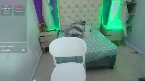 Snapshot of ingrid_casas chatting on 12/13/24, 02:54 Ingrid petite online show from 12/13/24, 02:54