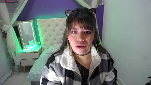 Snapshot of ingrid_casas chatting on 01/16/25, 02:41 Ingrid petite online show from 01/16/25, 02:41