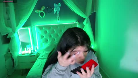 Snapshot of ingrid_casas chatting on 01/21/25, 10:30 Ingrid petite online show from 01/21/25, 10:30