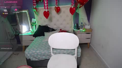 Snapshot of ingrid_casas chatting on 02/25/25, 11:33 Ingrid petite online show from 02/25/25, 11:33