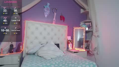 Snapshot of ingrid_casas chatting on 03/06/25, 03:13 Ingrid petite online show from 03/06/25, 03:13