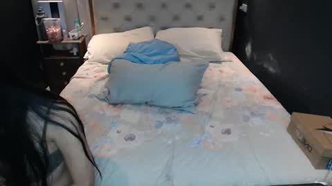 Marie online show from 04/24/26, 02:25