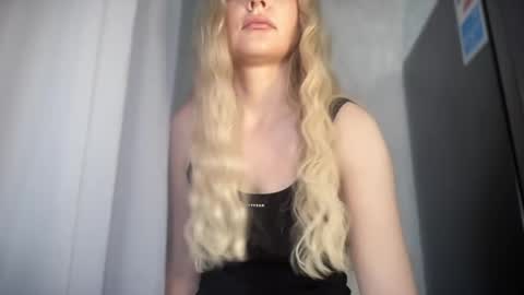 iniva05 online show from 04/11/26, 02:43