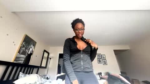 Snapshot of innerbloomenergyyyy chatting on 02/17/26, 06:58 Duckyyxxox online show from 02/17/26, 06:58