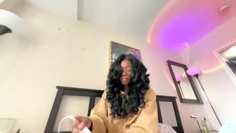 Snapshot of innerbloomenergyyyy chatting on 03/02/26, 06:37 Duckyyxxox online show from 03/02/26, 06:37