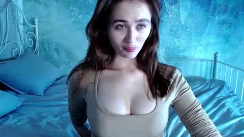 Lina online show from 11/11/25, 02:50