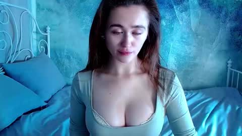 Lina online show from 12/15/25, 01:21