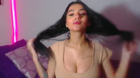 Snapshot of innocent_fox chatting on 05/21/26, 10:17 Abril online show from 05/21/26, 10:17