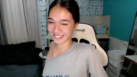 Snapshot of innocent_reign69 chatting on 06/22/26, 01:29 Reign online show from 06/22/26, 01:29