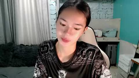 Snapshot of innocent_reign69 chatting on 07/19/26, 06:11 Reign online show from 07/19/26, 06:11