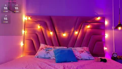 innocenthazel online show from 10/28/25, 02:37