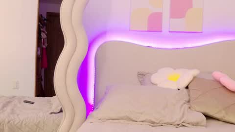 SELENA  online show from 04/23/26, 01:18