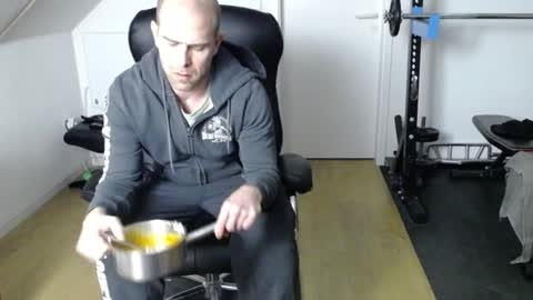 Snapshot of insanemaxxx chatting on 12/12/24, 06:42 insanemaxxx online show from 12/12/24, 06:42