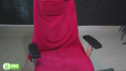 Snapshot of insanestud_miles chatting on 07/03/26, 04:30 Miles online show from 07/03/26, 04:30