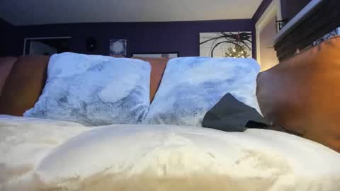 Snapshot of insert_token_icum chatting on 12/16/24, 01:31 Lucifer online show from 12/16/24, 01:31