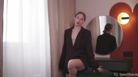 Avie online show from 03/29/26, 01:33