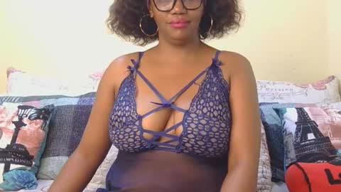 Snapshot of intimacysexy chatting on 05/08/26, 02:06 boniswa caroline online show from 05/08/26, 02:06