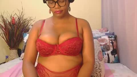 Snapshot of intimacysexy chatting on 05/25/26, 06:08 boniswa caroline online show from 05/25/26, 06:08